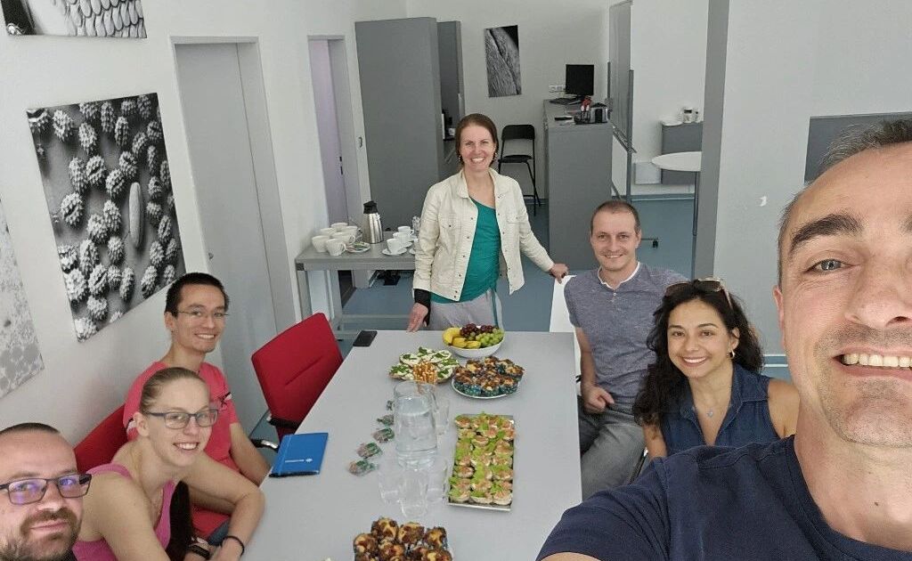 Experience Sharing Groups